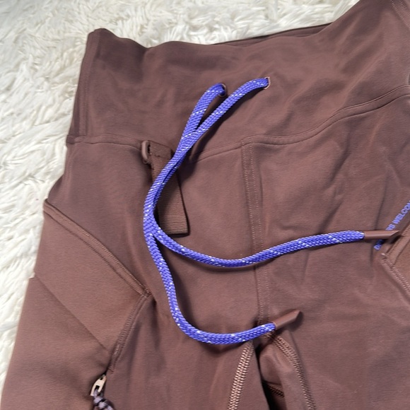 Lululemon Cargo Super-High-Rise Hiking Short 8" Dark Oxide - Picture 2 of 5